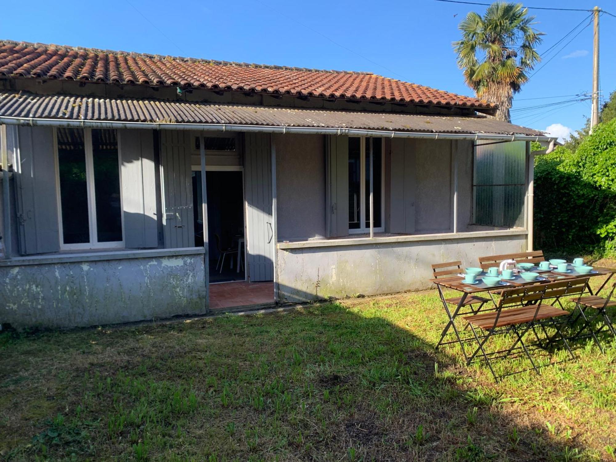 Apartment Jolie Medocaine Avec Jardin Saint-Estephe (Gironde)
